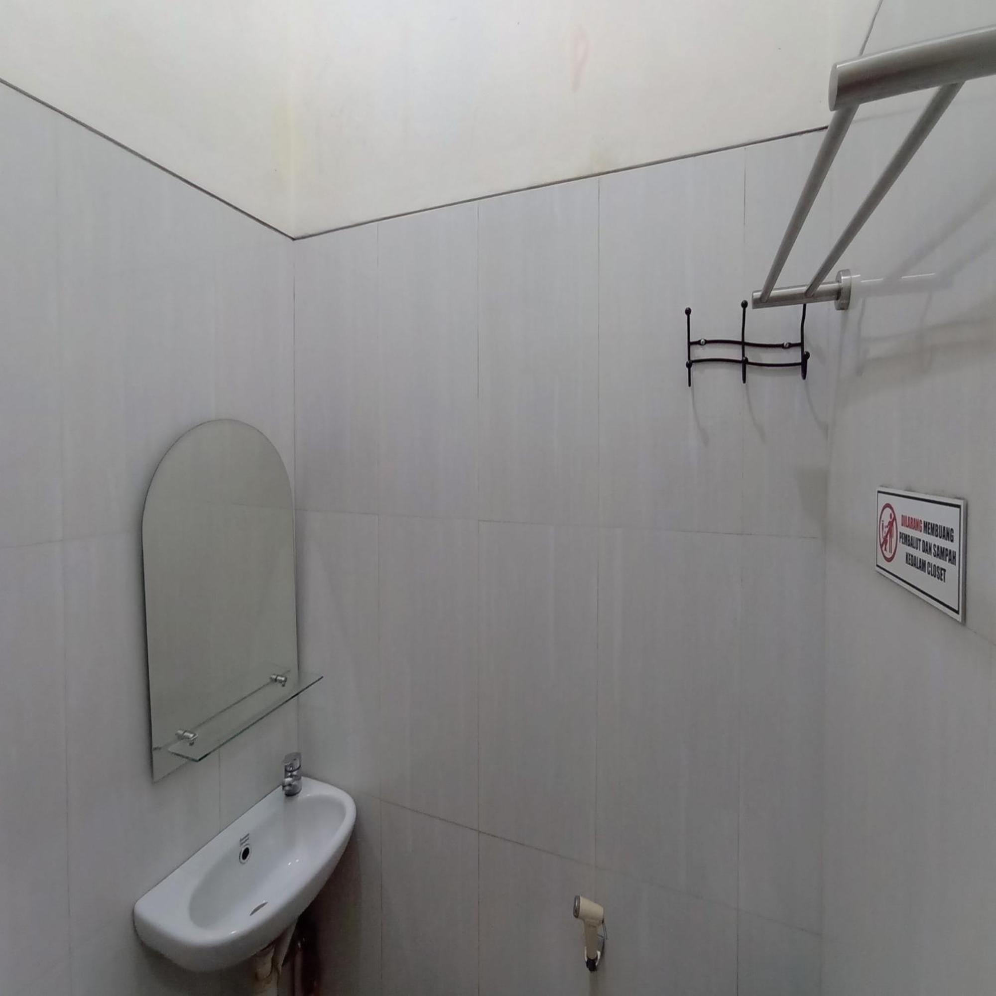 Reddoorz At Syariah House Purwokerto Hotel Eksteriør billede
