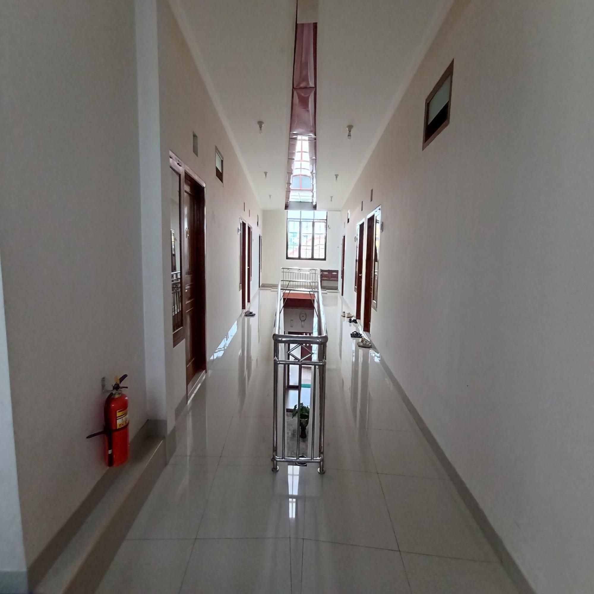 Reddoorz At Syariah House Purwokerto Hotel Eksteriør billede